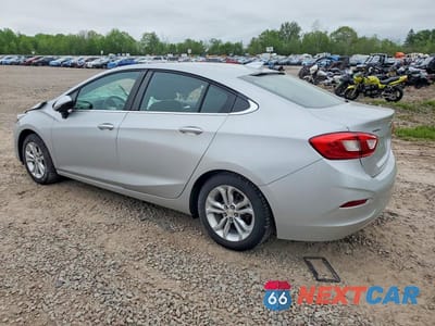 Drugie zdjęcie samochodu z przodu: 2019 CHEVROLET CRUZE LT VIN:1G1BE5SM7K7133851 - miniatura