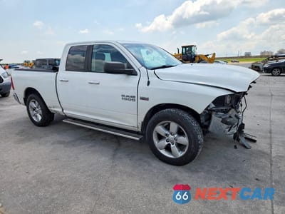 Czwarte zdjęcie samochodu z boku: 2016 RAM 1500 SLT VIN:1C6RR6GT0GS221068 - miniatura