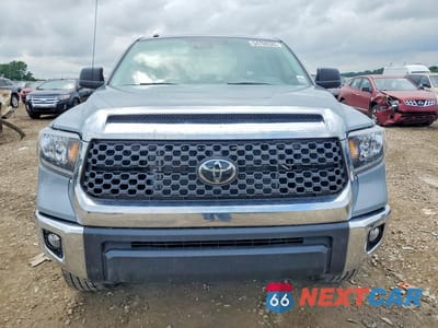 Piąte zdjęcie samochodu w środku: 2019 TOYOTA TUNDRA CREWMAX SR5 VIN:5TFDW5F14KX804454 - miniatura
