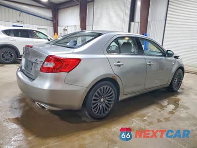 Trzecie zdjęcie samochodu z tyłu: 2011 SUZUKI KIZASHI S VIN:JS2RF9A19B6110262 - miniatura