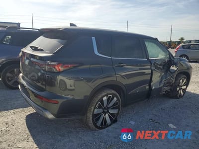 Trzecie zdjęcie samochodu z tyłu: 2025 MITSUBISHI OUTLANDER SE VIN:JA4J4VA81SZ057679 - miniatura