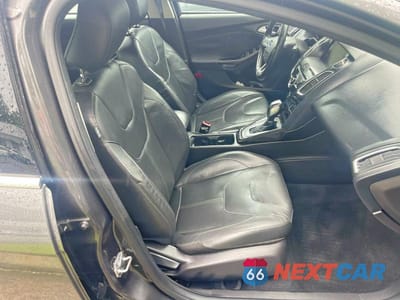 Piąte zdjęcie samochodu w środku: 2015 FORD FOCUS TITANIUM VIN:1FADP3J23FL312020 - miniatura