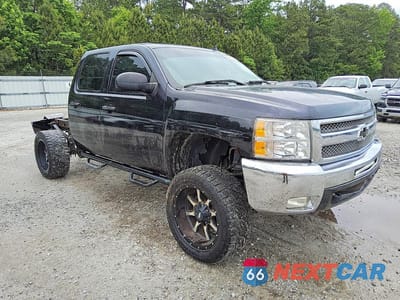 Czwarte zdjęcie samochodu z boku: 2013 CHEVROLET SILVERADO K1500 LT VIN:3GCPKSE7XDG360209 - miniatura