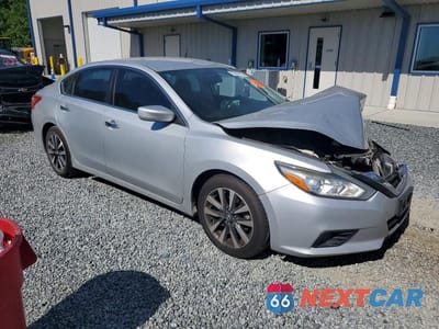 Czwarte zdjęcie samochodu z boku: 2017 NISSAN ALTIMA 2.5 SV VIN:1N4AL3AP8HC206305 - miniatura