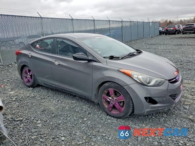 Czwarte zdjęcie samochodu z boku: 2013 HYUNDAI ELANTRA GLS VIN:5NPDH4AE6DH154278 - miniatura