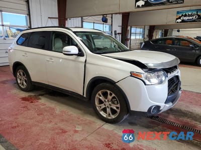 Czwarte zdjęcie samochodu z boku: 2015 MITSUBISHI OUTLANDER SE VIN:JA4AZ3A39FZ007998 - miniatura