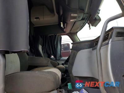 Piąte zdjęcie samochodu w środku: 2022 FREIGHTLINER CASCADIA 126 VIN:1FUJHHDR0NLMX2721 - miniatura