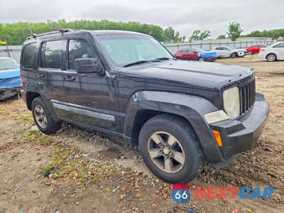 Czwarte zdjęcie samochodu z boku: 2008 JEEP LIBERTY SPORT VIN:1J8GN28K88W232817 - miniatura