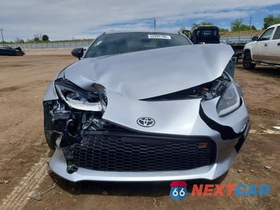 Piąte zdjęcie samochodu w środku: 2025 TOYOTA GR 86 VIN:JF1ZNBE15S9758894 - miniatura