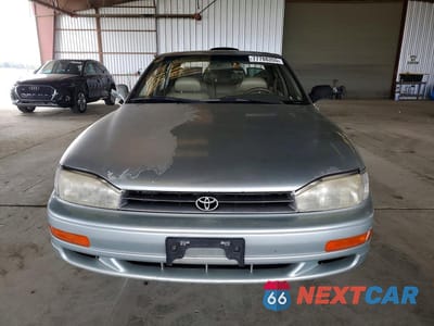 Piąte zdjęcie samochodu w środku: 1994 TOYOTA CAMRY XLE VIN:JT2GK13E0R0020339 - miniatura