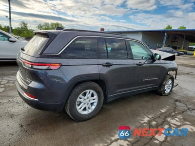 Trzecie zdjęcie samochodu z tyłu: 2024 JEEP GRAND CHEROKEE LAREDO VIN:1C4RJHAG6RC254841 - miniatura