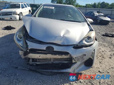 Piąte zdjęcie samochodu w środku: 2016 TOYOTA PRIUS C ONE VIN:JTDKDTB30G1119466 - miniatura