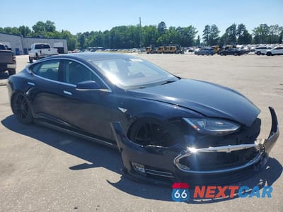 Czwarte zdjęcie samochodu z boku: 2013 TESLA MODEL S VIN:5YJSA1AG2DFP12122 - miniatura
