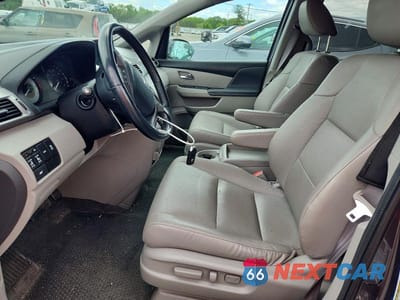 Zdjęcie 7 z 14 samochodu: 2017 HONDA ODYSSEY EXL VIN:5FNRL5H62HB014676 - miniatura