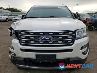 Piąte zdjęcie samochodu w środku: 2017 FORD EXPLORER XLT VIN:1FM5K8D81HGB85950 - miniatura