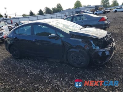Czwarte zdjęcie samochodu z boku: 2018 KIA FORTE LX VIN:3KPFL4A77JE237517 - miniatura