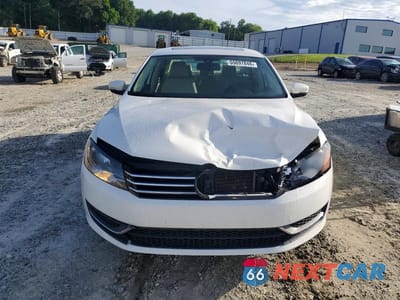 Piąte zdjęcie samochodu w środku: 2014 VOLKSWAGEN PASSAT SE VIN:1VWBS7A38EC100824 - miniatura