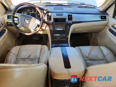 Zdjęcie 8 z 13 samochodu: 2007 CADI ESCALADE L VIN:1GYEC63827R290050 - miniatura