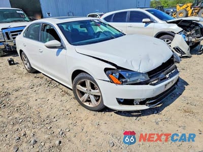 Czwarte zdjęcie samochodu z boku: 2012 VOLKSWAGEN PASSAT SE VIN:1VWBP7A3XCC084205 - miniatura