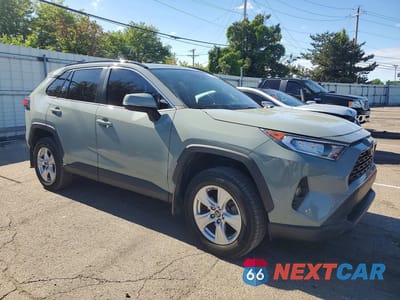 Czwarte zdjęcie samochodu z boku: 2019 TOYOTA RAV4 XLE VIN:2T3P1RFV0KW039558 - miniatura