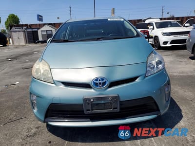 Piąte zdjęcie samochodu w środku: 2013 TOYOTA PRIUS THREE VIN:JTDKN3DU4D5683676 - miniatura