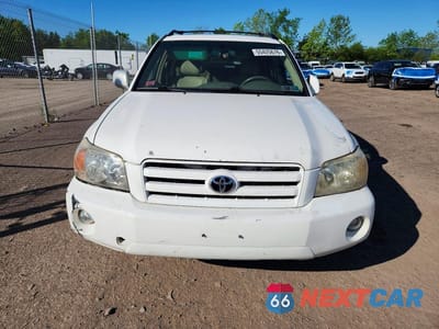 Piąte zdjęcie samochodu w środku: 2005 TOYOTA HIGHLANDER LIMITED VIN:JTEEP21A450084007 - miniatura