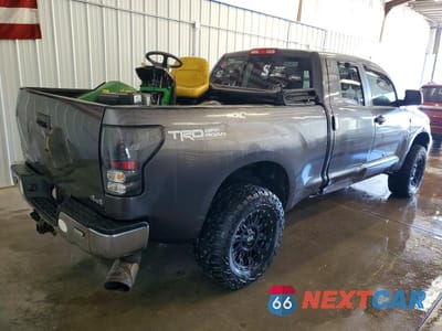 Trzecie zdjęcie samochodu z tyłu: 2013 TOYOTA TUNDRA DOUBLE CAB SR5 VIN:5TFUY5F18DX289276 - miniatura