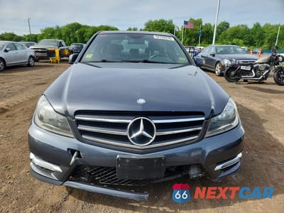Piąte zdjęcie samochodu w środku: 2014 MERCEDES-BENZ C 300 4MATIC VIN:WDDGF8AB3EG183071 - miniatura