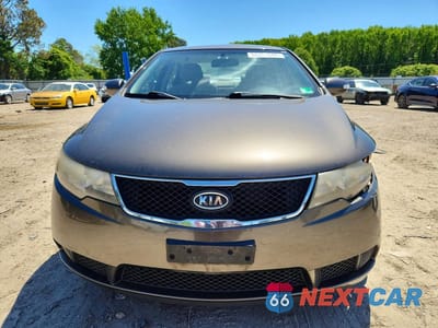 Piąte zdjęcie samochodu w środku: 2010 KIA FORTE EX VIN:KNAFU4A29A5847834 - miniatura