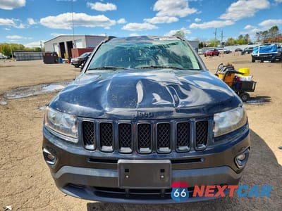 Piąte zdjęcie samochodu w środku: 2014 JEEP COMPASS SPORT VIN:1C4NJCBA6ED691674 - miniatura
