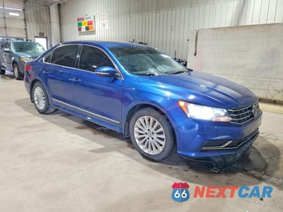 Czwarte zdjęcie samochodu z boku: 2017 VOLKSWAGEN PASSAT SE VIN:1VWBT7A39HC046063 - miniatura
