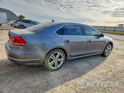 Trzecie zdjęcie samochodu z tyłu: 2013 VOLKSWAGEN PASSAT SEL VIN:1VWCN7A33DC108131 - miniatura