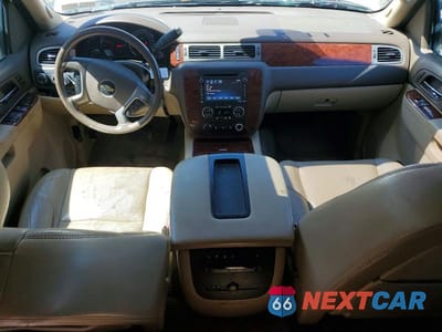 Zdjęcie 8 z 13 samochodu: 2013 CHEVROLET SUBURBAN K1500 LTZ VIN:1GNSKKE78DR299119 - miniatura