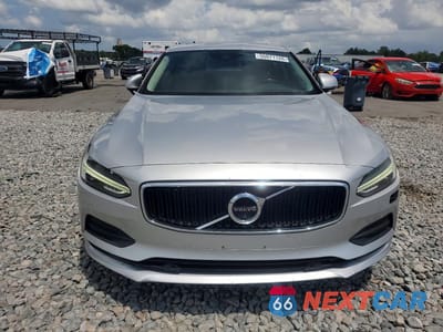Piąte zdjęcie samochodu w środku: 2018 VOLVO S90 T5 MOMENTUM VIN:LVY982MK6JP016406 - miniatura