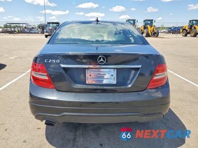 Zdjęcie 6 z 12 samochodu: 2012 MERCEDES-BENZ C 250 VIN:WDDGF4HB4CR218491 - miniatura