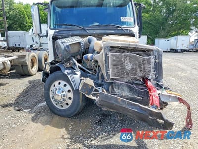 Zdjęcie 9 z 10 samochodu: 2014 VOLVO VNL SEMI TRUCK VIN:4V4NC9EH8EN176003 - miniatura