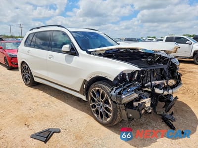 Czwarte zdjęcie samochodu z boku: 2026 BMW X7 XDRIVE40I VIN:5UX23EM03T9218133 - miniatura