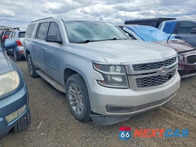 Czwarte zdjęcie samochodu z boku: 2018 CHEVROLET SUBURBAN K1500 LT VIN:1GNSKHKC8JR236330 - miniatura