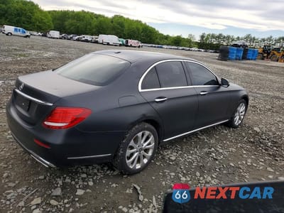 Trzecie zdjęcie samochodu z tyłu: 2019 MERCEDES-BENZ E 300 4MATIC VIN:WDDZF4KB5KA489011 - miniatura