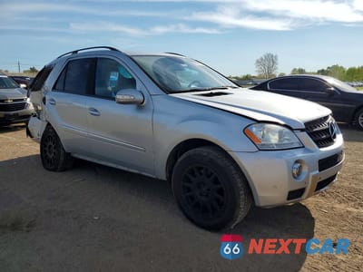 Czwarte zdjęcie samochodu z boku: 2008 MERCEDES-BENZ ML 550 VIN:4JGBB72E88A352927 - miniatura