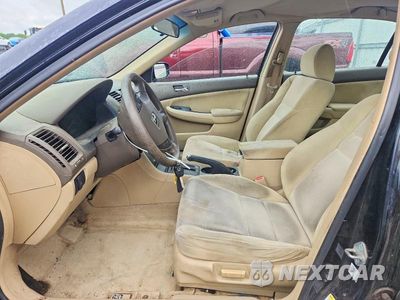 Zdjęcie 7 z 13 samochodu: 2004 HONDA ACCORD VIN:1HGCM663X4A072413 - miniatura