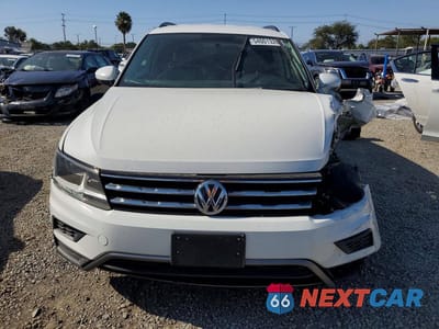 Piąte zdjęcie samochodu w środku: 2019 VOLKSWAGEN TIGUAN S VIN:3VV1B7AX4KM039324 - miniatura