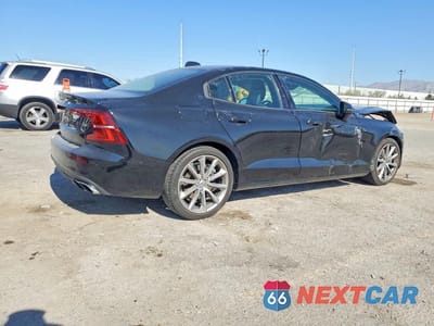 Trzecie zdjęcie samochodu z tyłu: 2020 VOLVO S60 T6 MOMENTUM VIN:7JRA22TK0LG038316 - miniatura