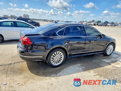 Trzecie zdjęcie samochodu z tyłu: 2017 VOLKSWAGEN PASSAT SE VIN:1VWBT7A31HC007340 - miniatura