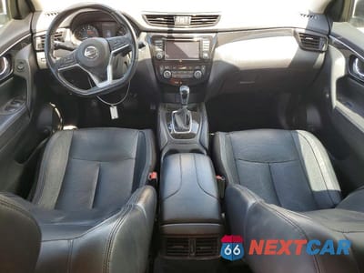 Zdjęcie 8 z 13 samochodu: 2017 NISSAN ROGUE SPORT SL VIN:JN1BJ1CP3HW030500 - miniatura