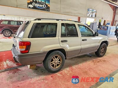 Trzecie zdjęcie samochodu z tyłu: 2004 JEEP GRAND CHEROKEE LAREDO VIN:1J4GW48S44C125012 - miniatura