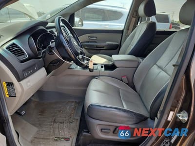 Zdjęcie 7 z 12 samochodu: 2018 KIA SEDONA LX VIN:KNDMB5C12J6378834 - miniatura