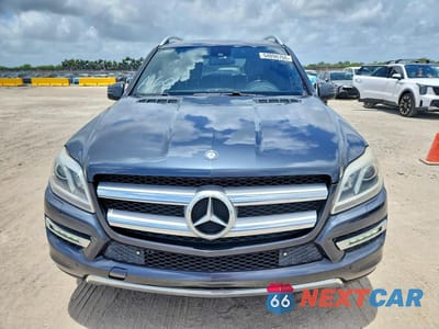 Piąte zdjęcie samochodu w środku: 2016 MERCEDES-BENZ GL 450 4MATIC VIN:4JGDF6EE5GA671025 - miniatura