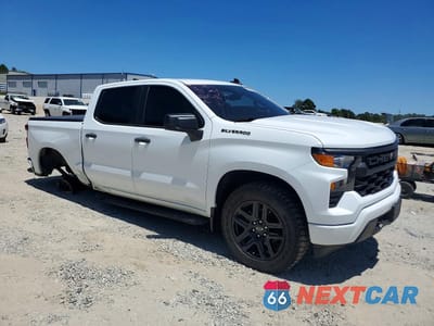Czwarte zdjęcie samochodu z boku: 2024 CHEVROLET SILVERADO C1500 CUSTOM VIN:3GCPABEK9RG103153 - miniatura