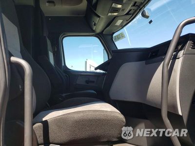 Piąte zdjęcie samochodu w środku: 2020 FREIGHTLINER CASCADIA 126 SEMI TRUCK VIN:3AKJHHDR7LSLR4455 - miniatura